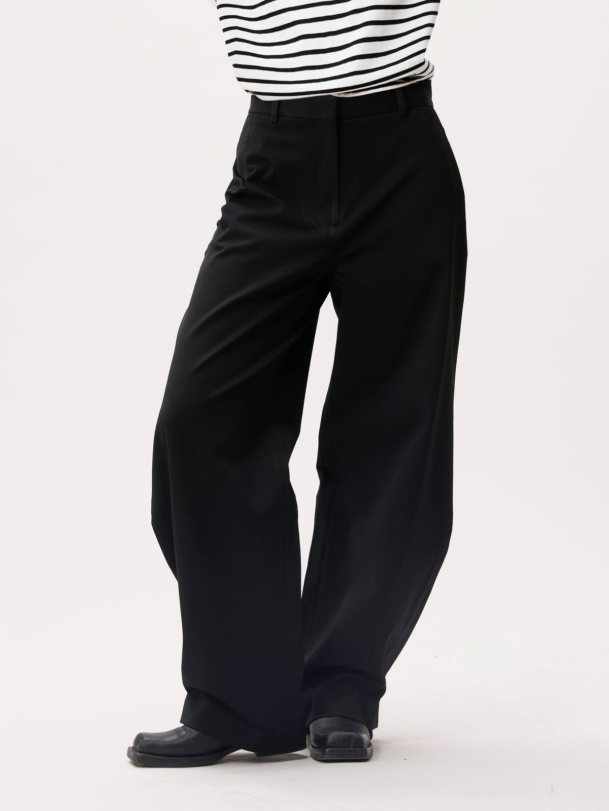 Catwalk Junkie barrel fit tailored trousers in zwart