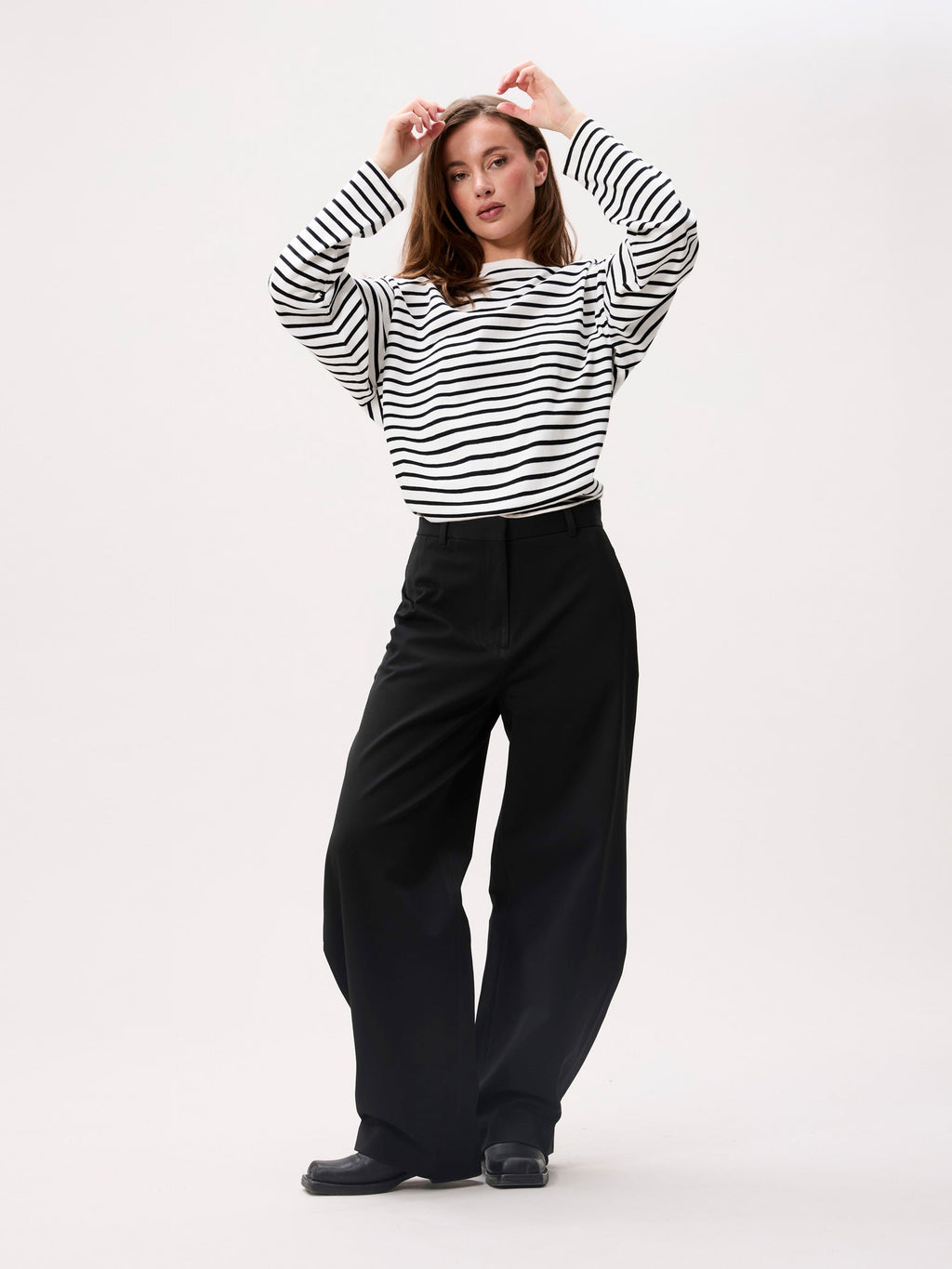 Catwalk Junkie barrel fit tailored trousers in zwart