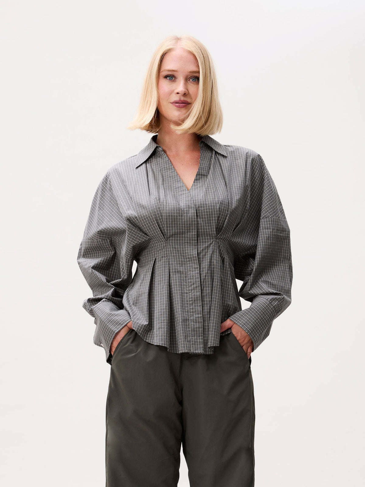 Catwalk Junkie check blouse with waist pleats in donkergroen