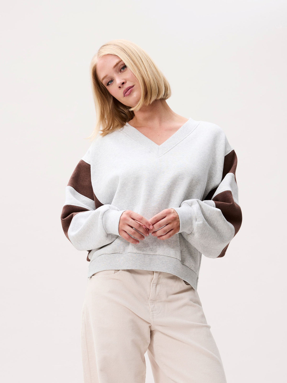 Catwalk Junkie sporty vneck sweater in lichtgrijs melange
