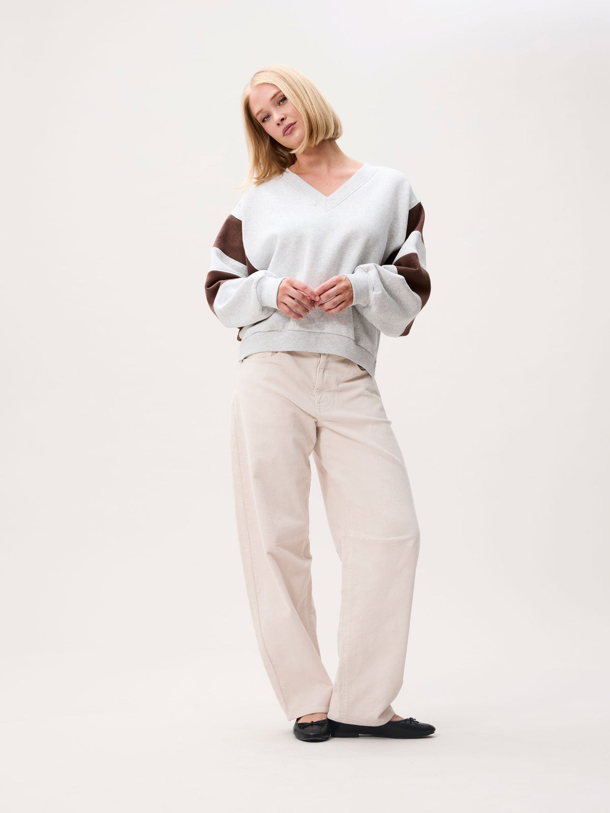 Catwalk Junkie sporty vneck sweater in lichtgrijs melange