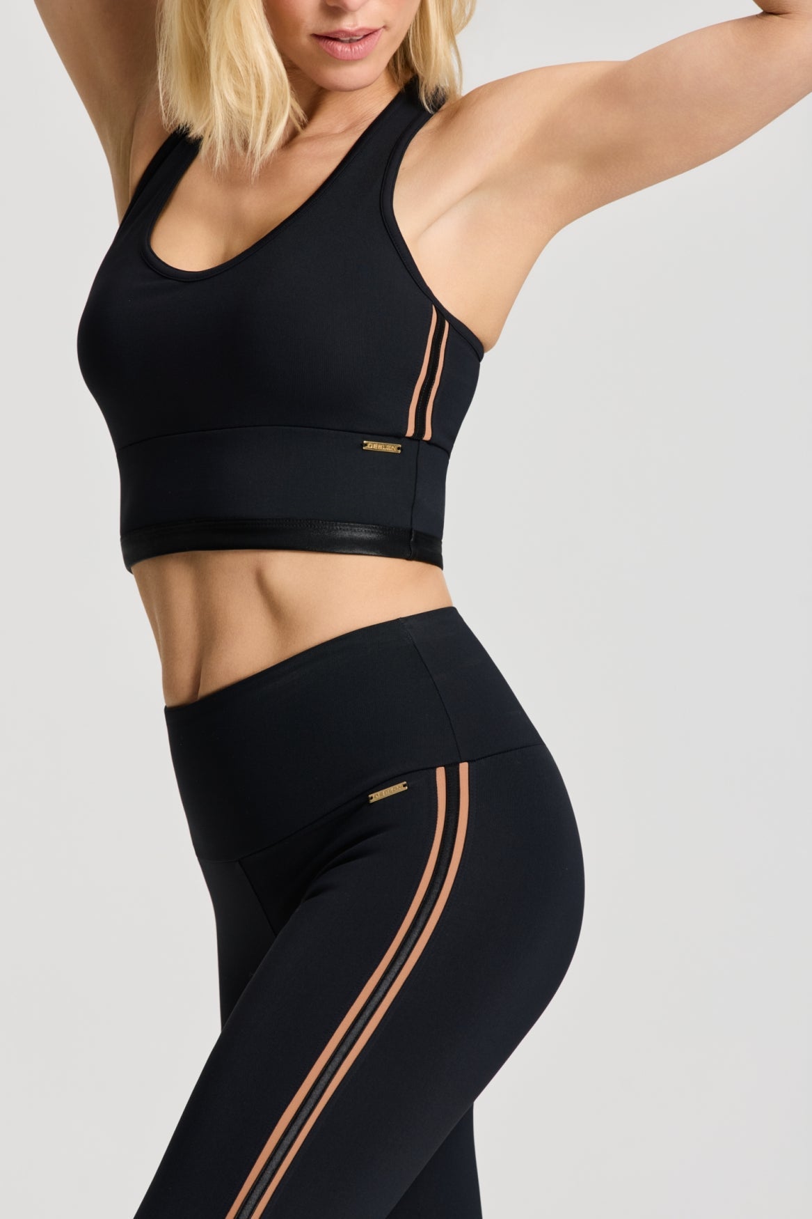 Deblon Sports Jade Leggings in black camel, gedragen door model