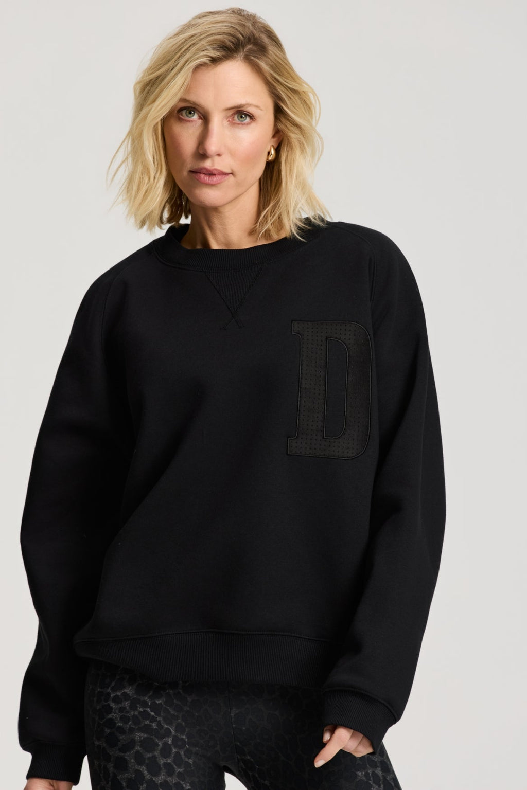 Deblon Sports Josy Sweater in zwart, gedragen door model