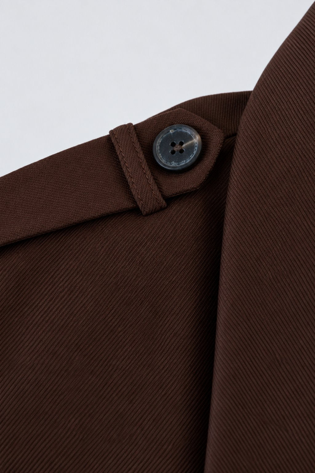 EST'SEVEN Siral top in dark brown, gedragen door model