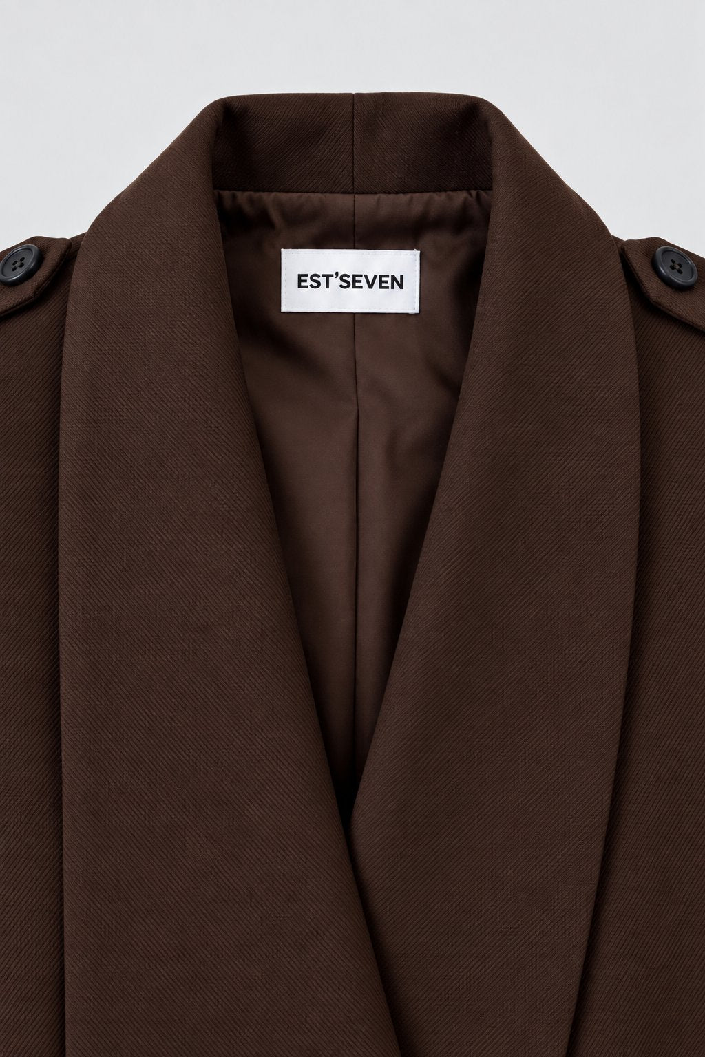 EST'SEVEN Siral top in dark brown, gedragen door model