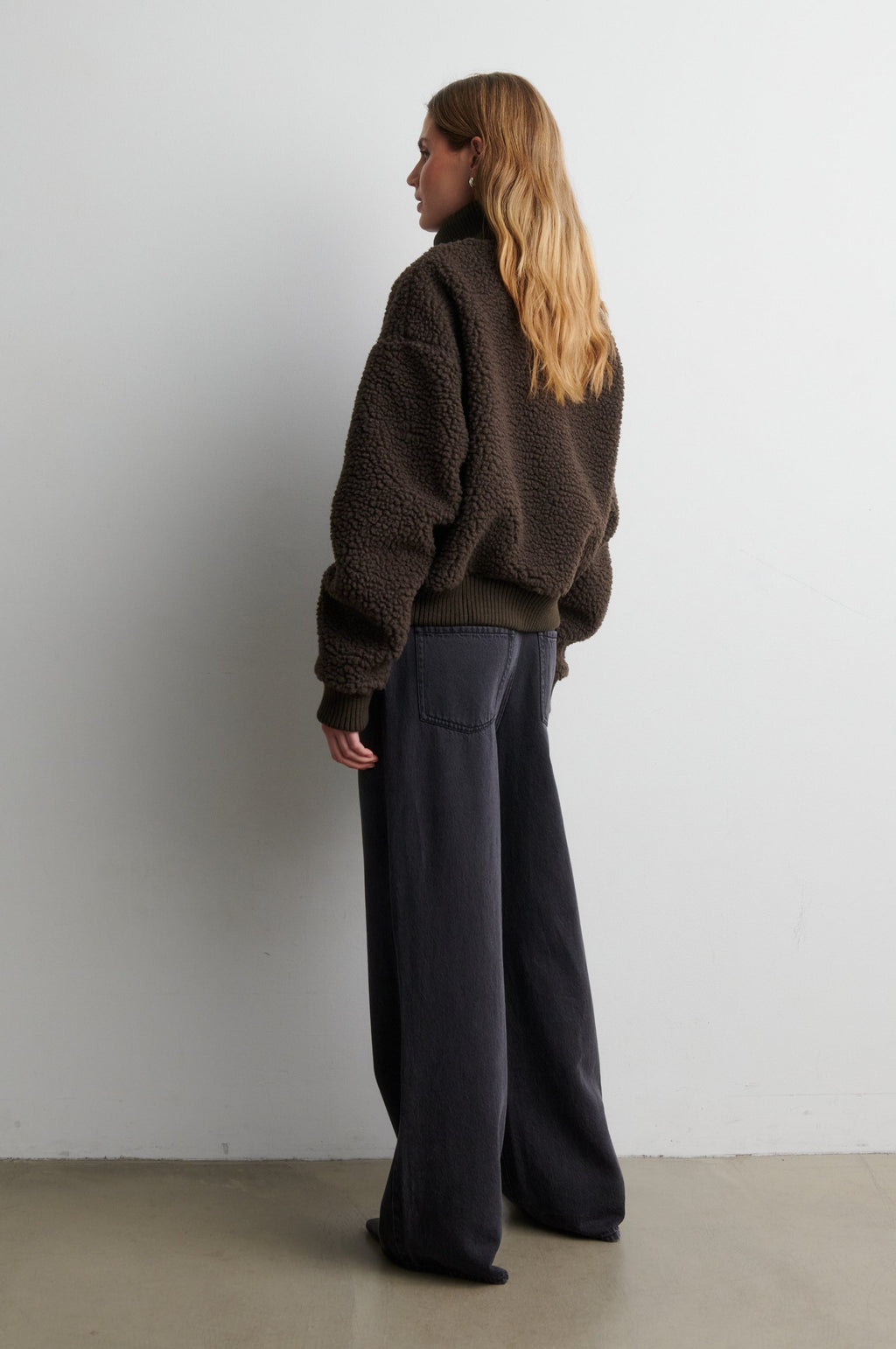 Second Female Bergen jacket in demitasse, detail van de teddystof