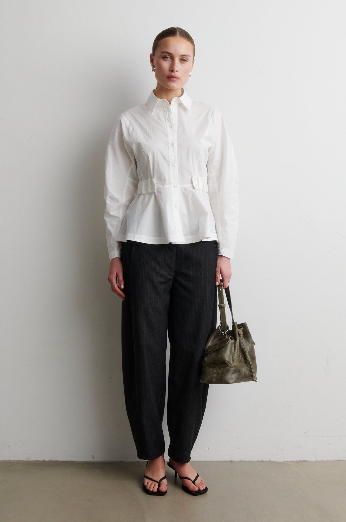 Second Female Vienne barrel trousers in donkergrijs melange