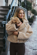 Franzy Jacket van Deblon Sports in sand, gedragen