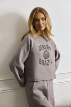 Aymee Sweater van Deblon Sports in brown melange, gedragen door model, derde aanzicht